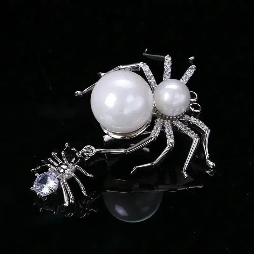 VQ Spider Brooch - Picture 2 of 7